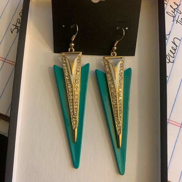 Costume Earrings - Picture 2 of 4
